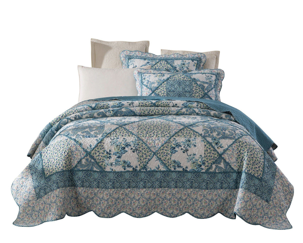 Petal Dance White Blue Floral Paisley Vintage Garden Scalloped Cotton Patchwork Quilt Set