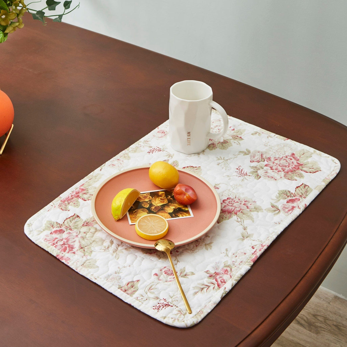 DaDa Bedding Set of 4-Pieces Dainty Cottage Floral Roses Quilted Cotton Dining Table Placemats 13” x 19” (3036)