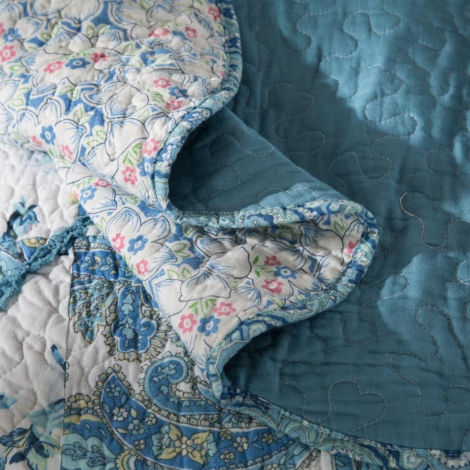 Petal Dance White Blue Floral Paisley Vintage Garden Scalloped Cotton Patchwork Quilt Set