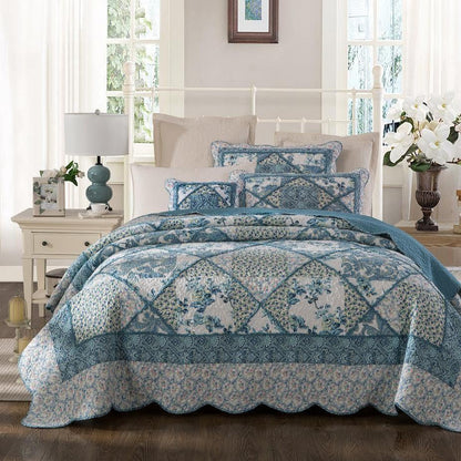 Petal Dance White Blue Floral Paisley Vintage Garden Scalloped Cotton Patchwork Quilt Set
