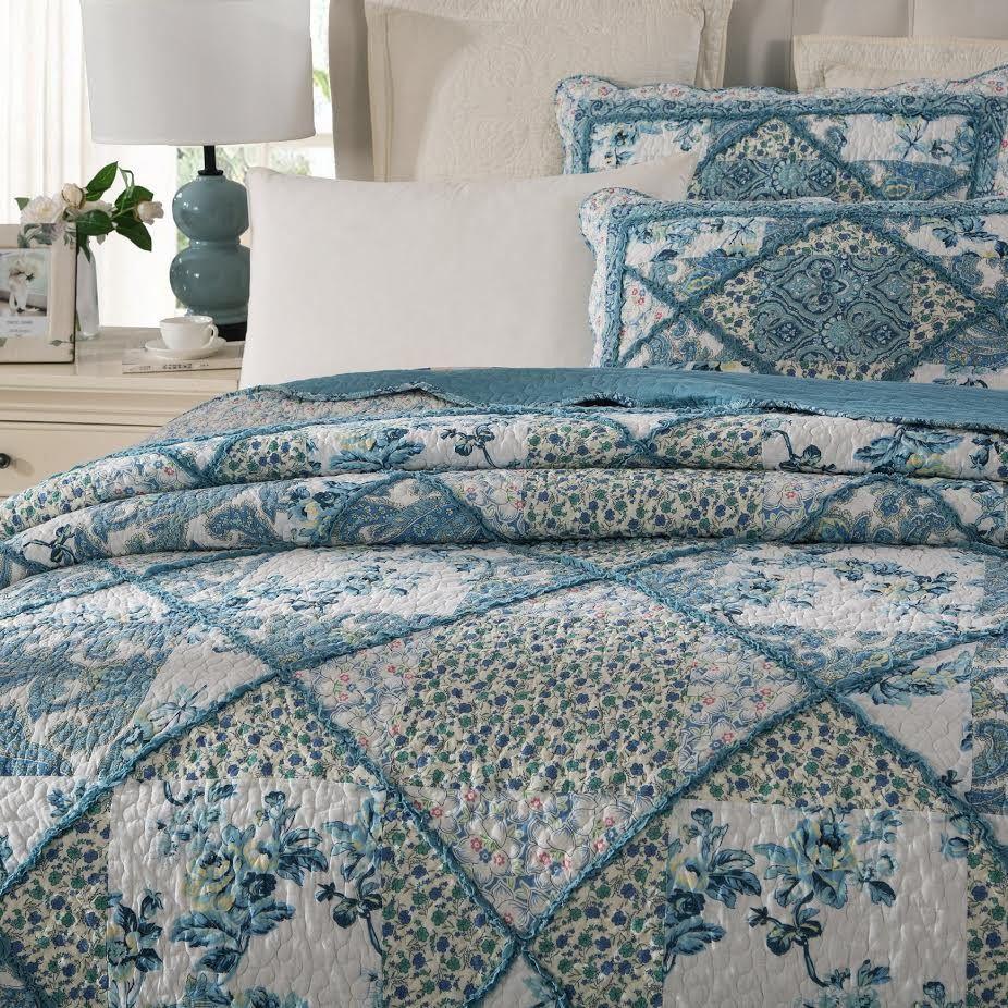 Petal Dance White Blue Floral Paisley Vintage Garden Scalloped Cotton Patchwork Quilt Set