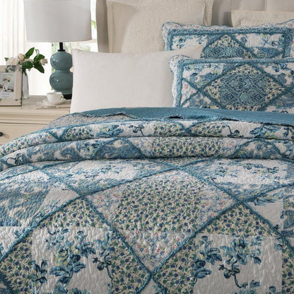 Petal Dance White Blue Floral Paisley Vintage Garden Scalloped Cotton Patchwork Quilt Set